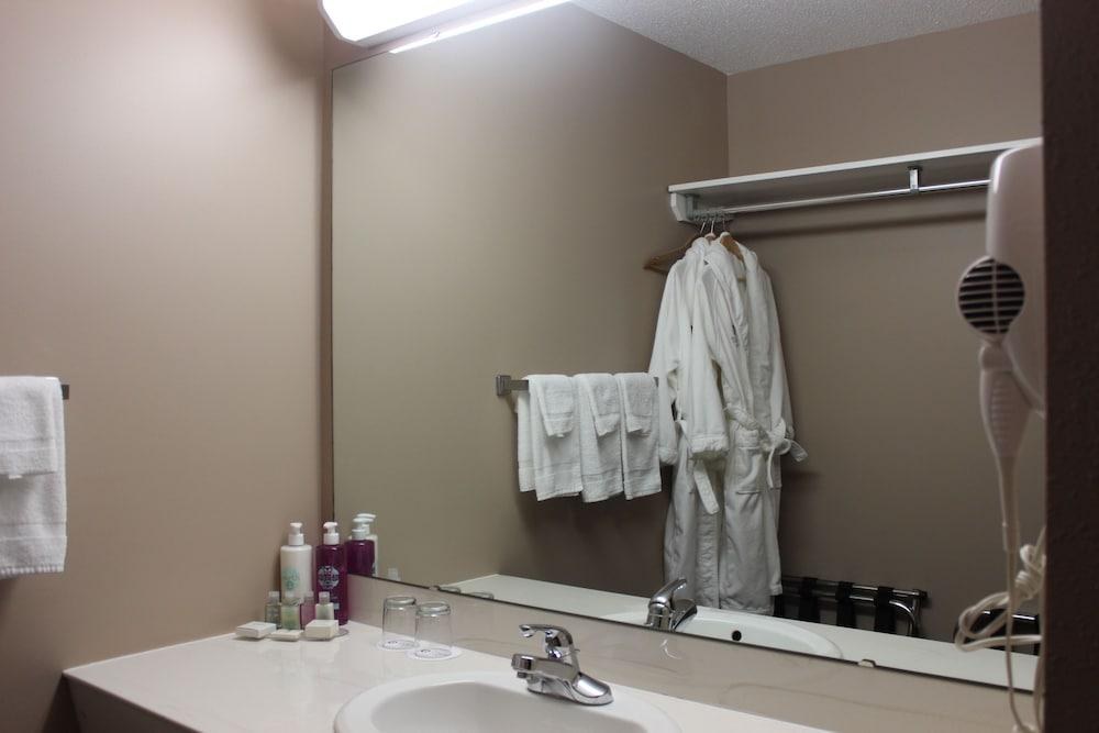 DAYS INN SWIFT CURRENT photo 3