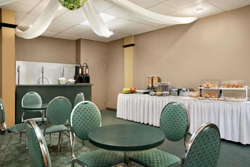 DAYS INN - STE. HELENE-DE-BAGOT photo 1