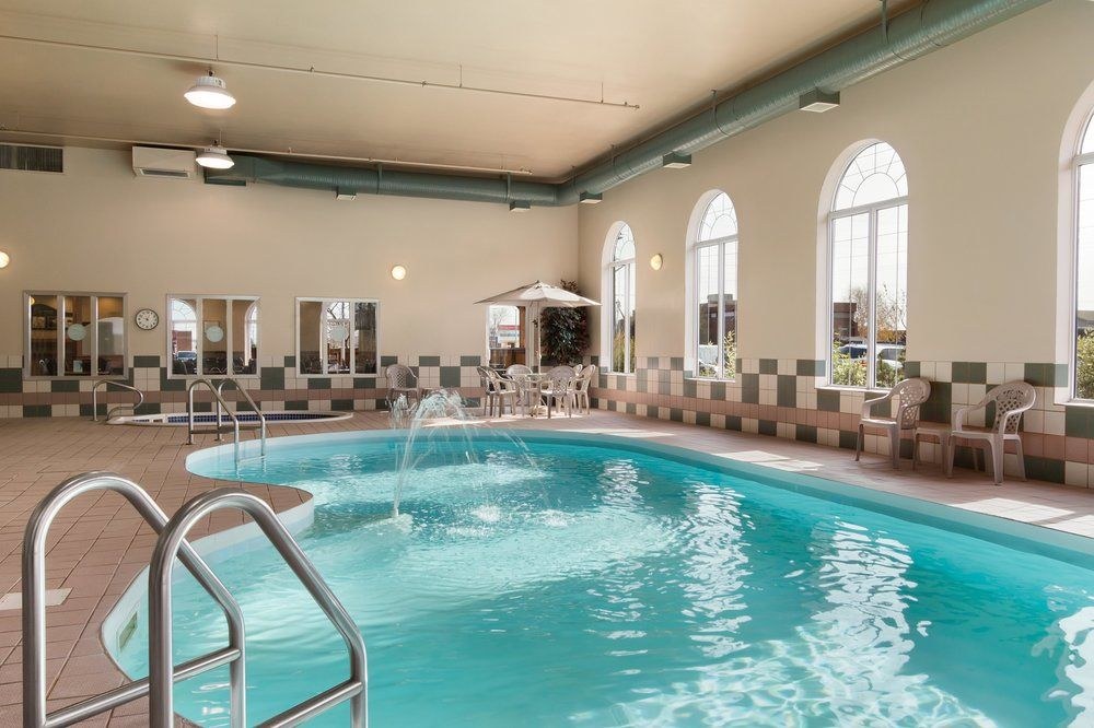 DAYS INN & SUITES BY WYNDHAM THUNDER BAY photo 1