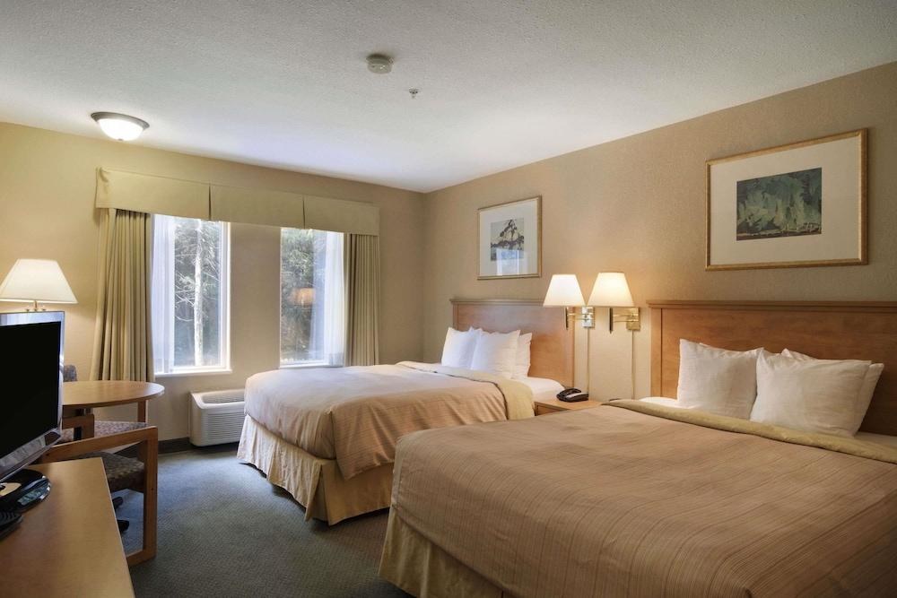 DAYS INN & SUITES BY WYNDHAM THUNDER BAY photo 2