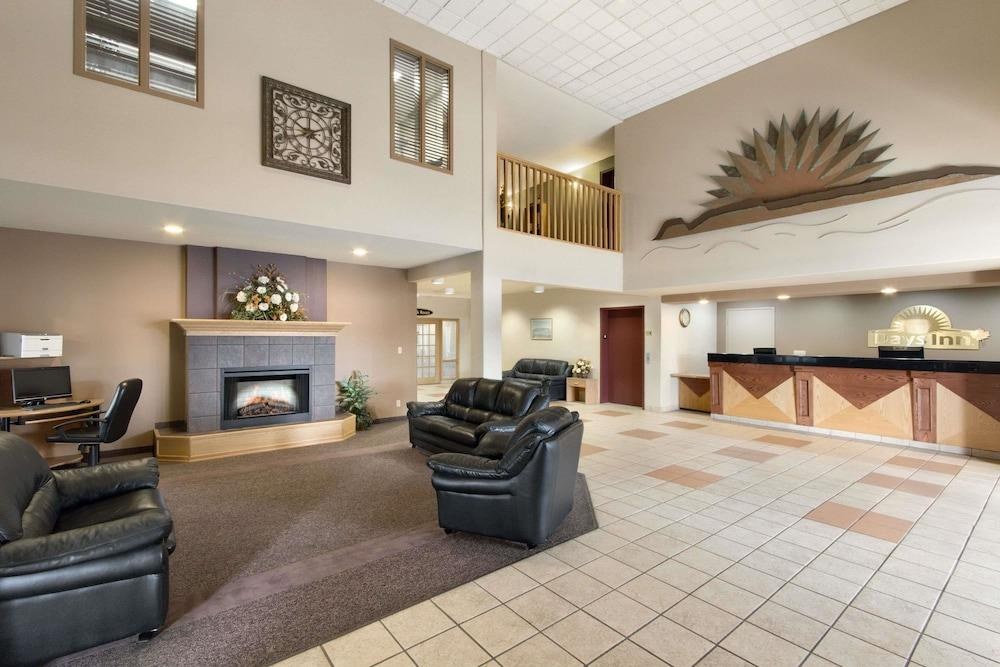DAYS INN & SUITES BY WYNDHAM THUNDER BAY photo 3