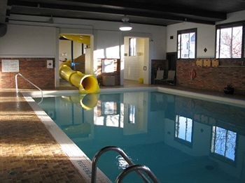 DRAWBRIDGE INN & SUITES photo 3