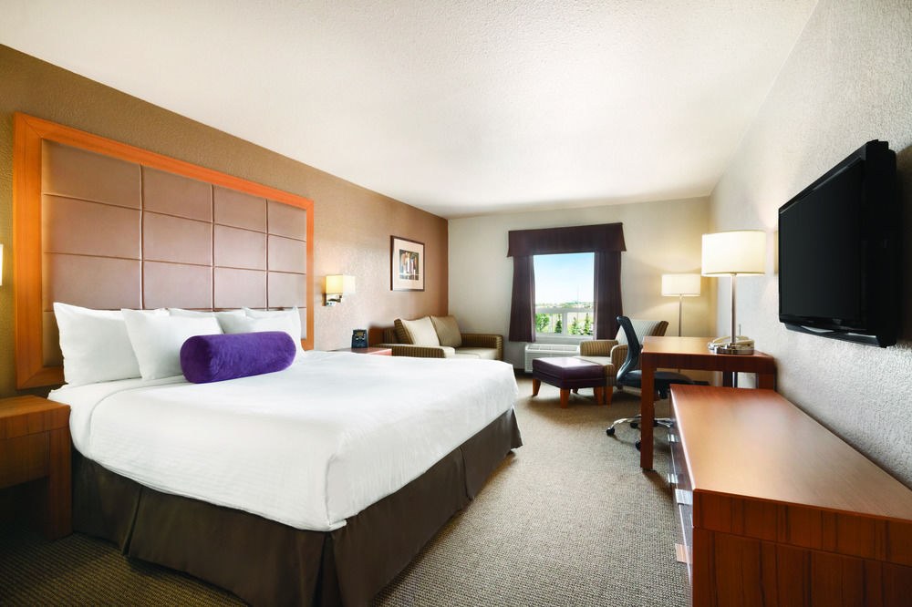 DAYS INN - RED DEER photo 1