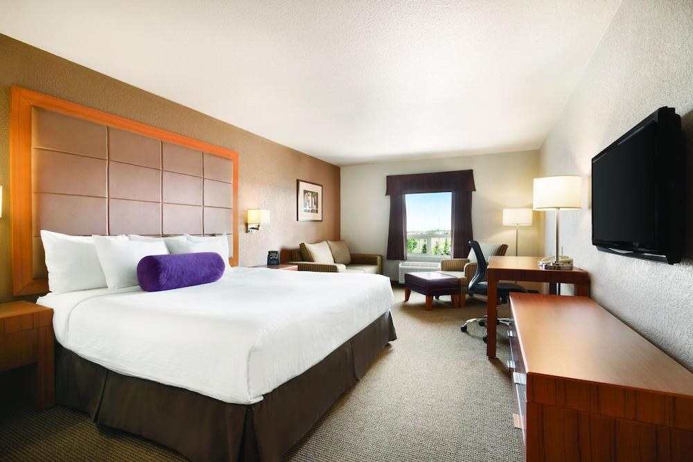 DAYS INN - RED DEER photo 2