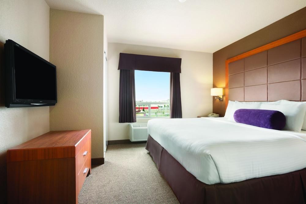 DAYS INN - RED DEER photo 3