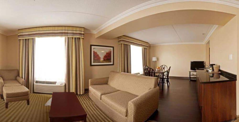 PEARSON HOTEL AND CONFERENCE CENTRE  TORONTO AIRPORT photo 4