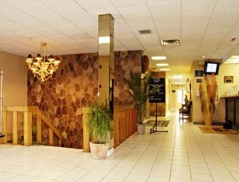 QUALITY INN & SUITES DOWNTOWN photo 1