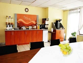 QUALITY INN & SUITES DOWNTOWN photo 2