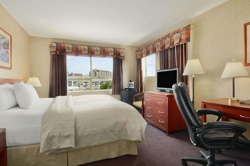 DAYS INN BY WYNDHAM VANCOUVER AIRPORT photo 3