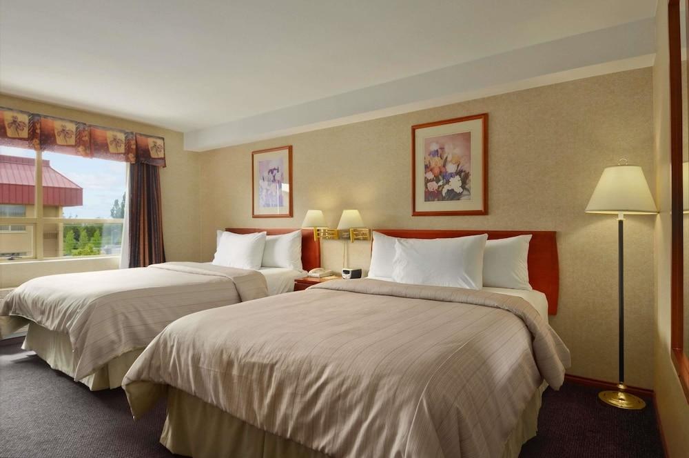 DAYS INN BY WYNDHAM VANCOUVER AIRPORT photo 4