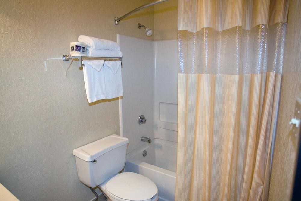 Days Inn Wallaceburg photo 2