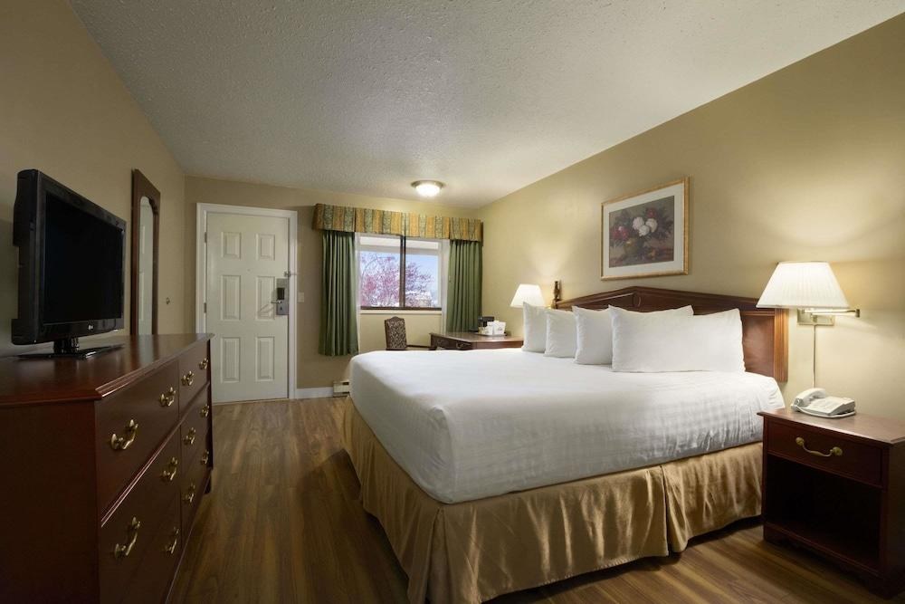 Days Inn by Wyndham Vernon photo 2