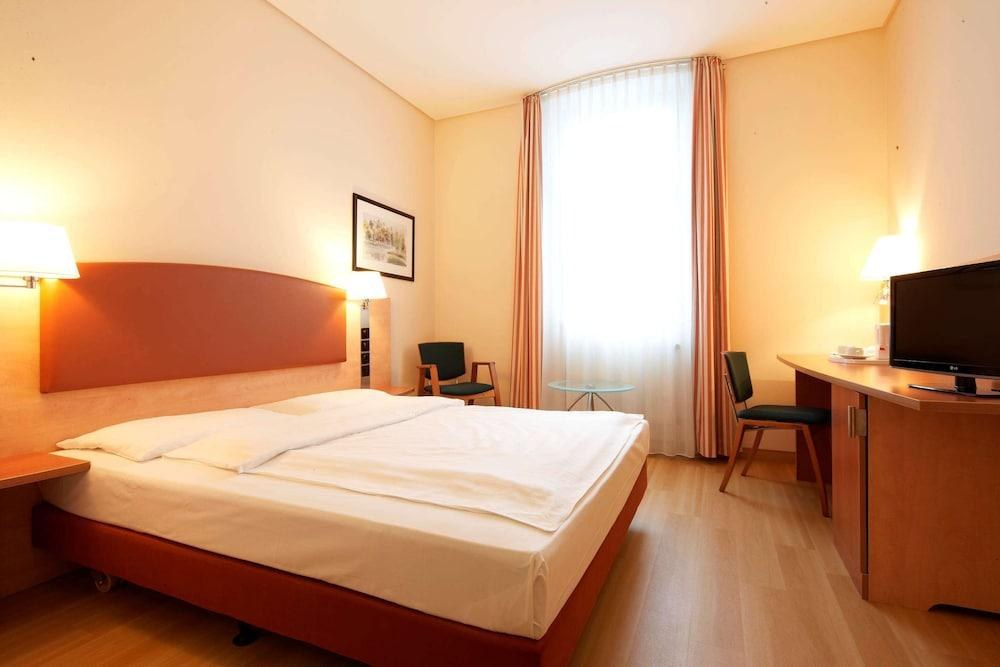 INTERCITYHOTEL BERLIN OSTBAHNHOF photo 3