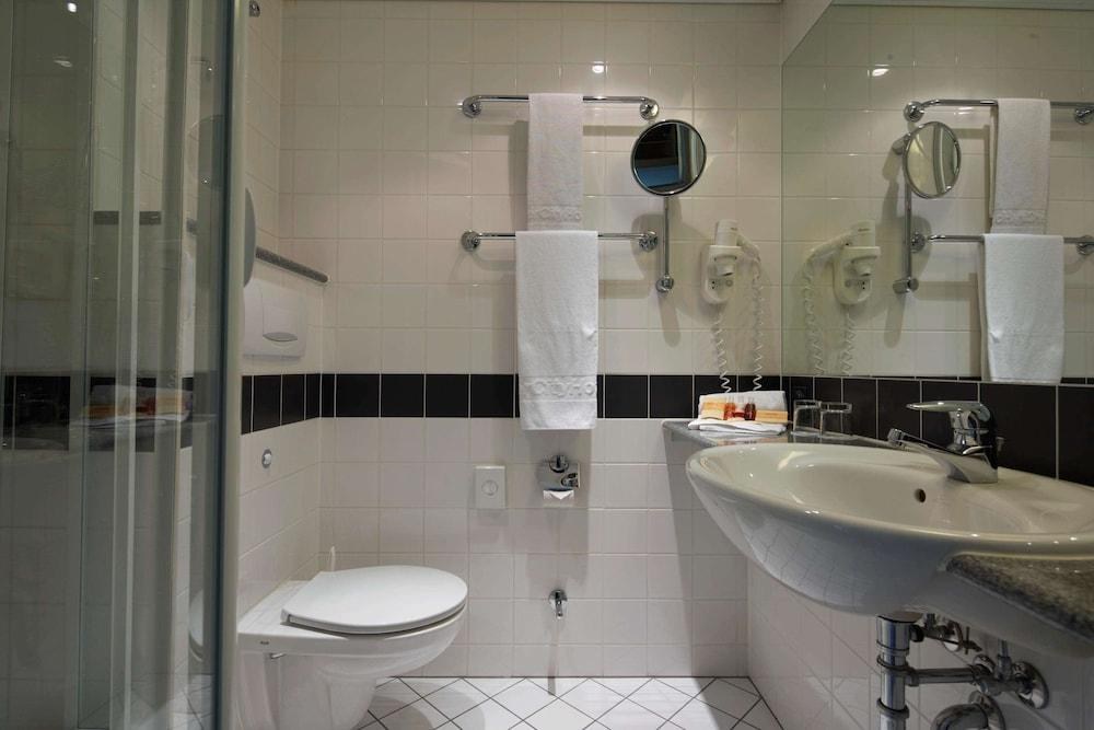 INTERCITYHOTEL DUESSELDORF photo 2