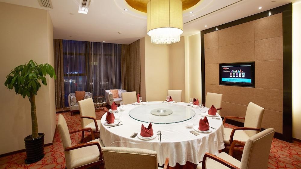 Holiday Inn Taicang City Centre photo 2