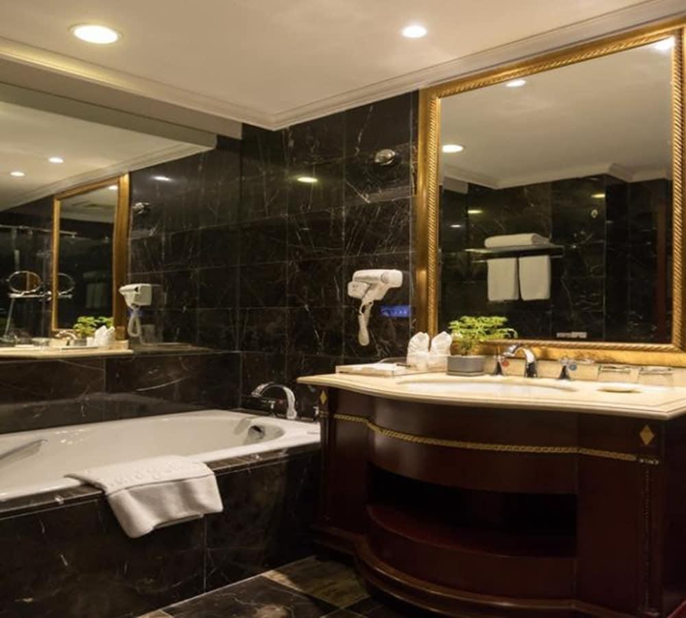 HOWARD JOHNSON HONGQIAO AIRPORT photo 2