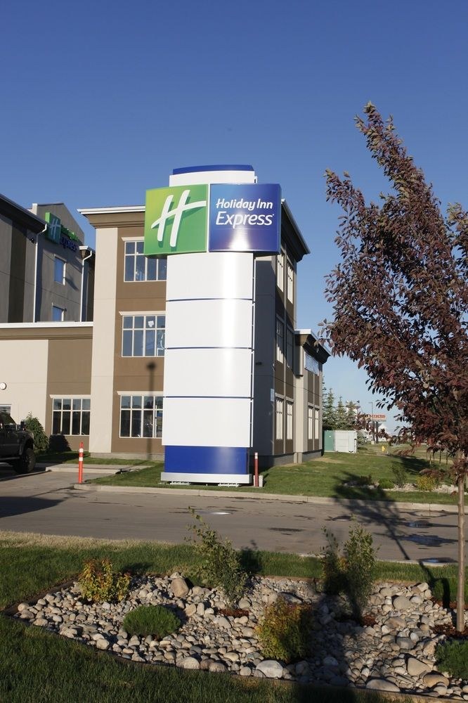 HOLIDAY INN EXPRESS FORT ST JOHN