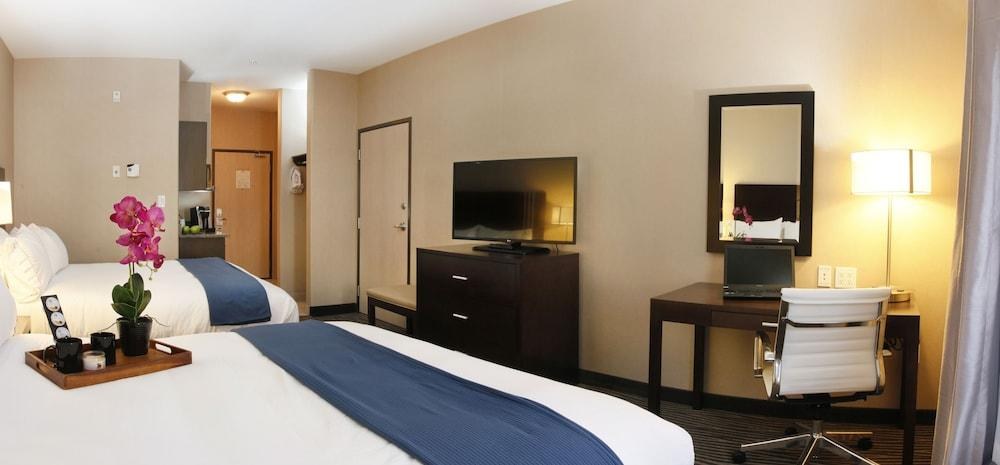HOLIDAY INN EXPRESS FORT ST JOHN photo 3