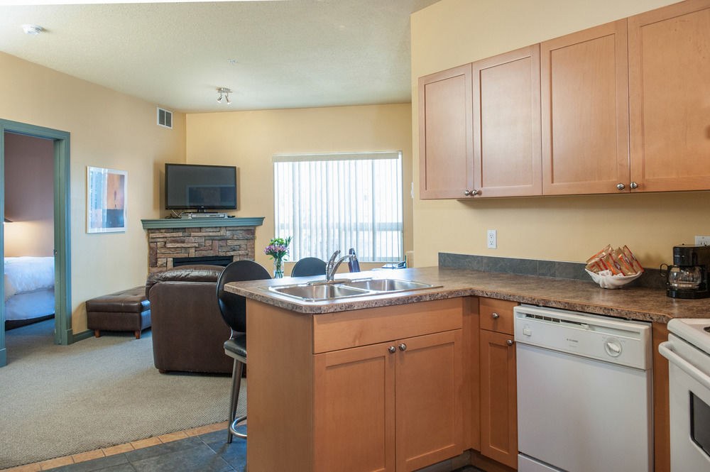 PODOLLAN INN REZ-IDENCE FORT MCMURRAY