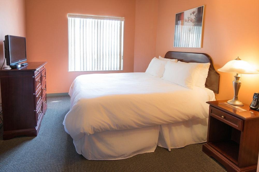 PODOLLAN INN REZ-IDENCE FORT MCMURRAY photo 4