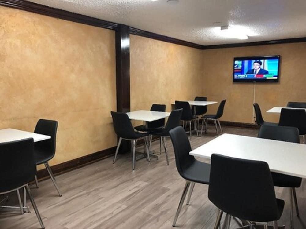 Days Inn by Wyndham Fredericton photo 2
