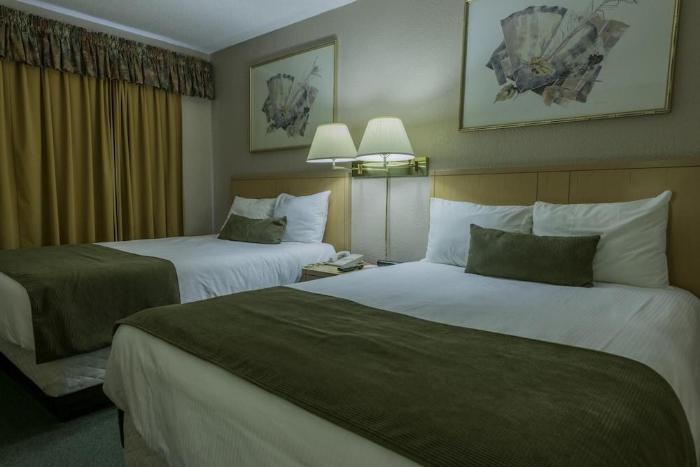 HOWARD JOHNSON BY WYNDHAM DOWNTOWN KAMLOOPS photo 3