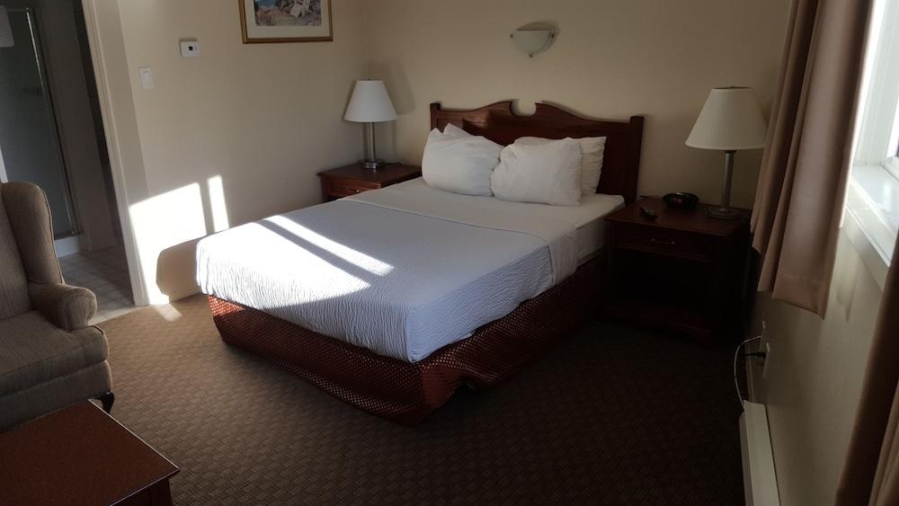 KNIGHTS INN LETHBRIDGE photo 3