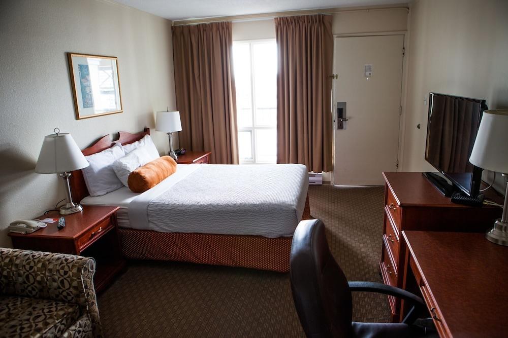 KNIGHTS INN LETHBRIDGE photo 4