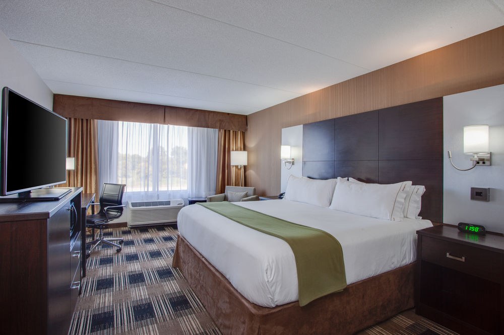 HOLIDAY INN EXPRESS & SUITES ORLEANS SOUTHWEST