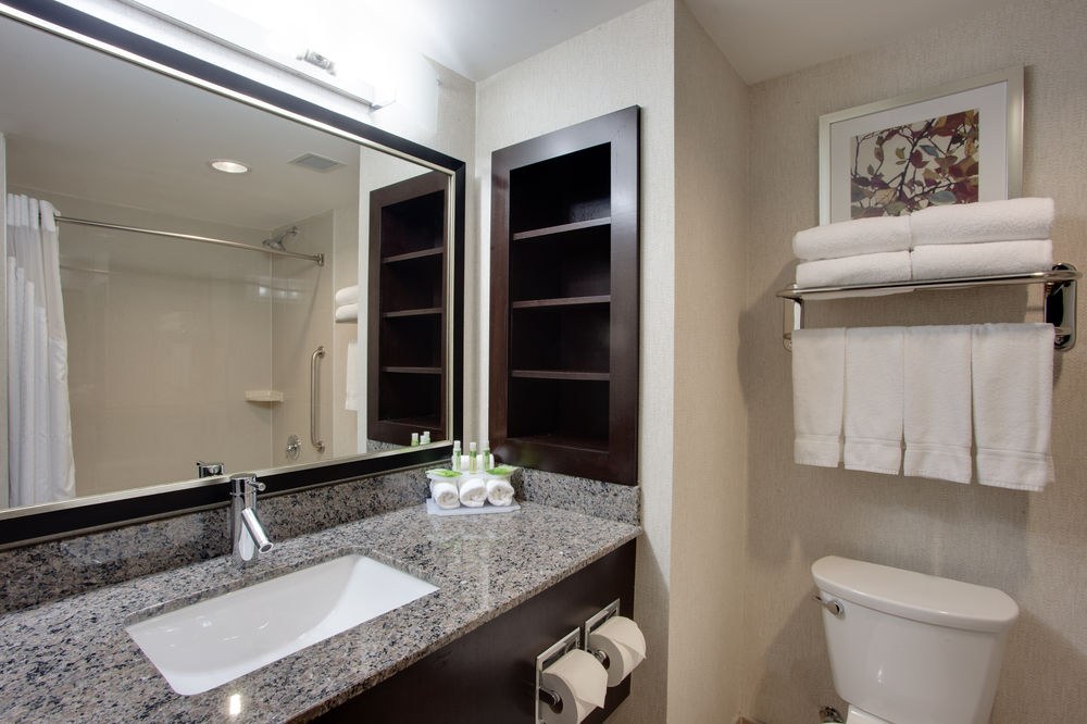 HOLIDAY INN EXPRESS & SUITES ORLEANS SOUTHWEST photo 1