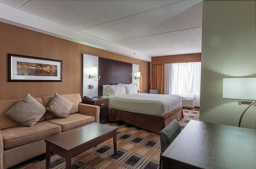 HOLIDAY INN EXPRESS & SUITES ORLEANS SOUTHWEST photo 2