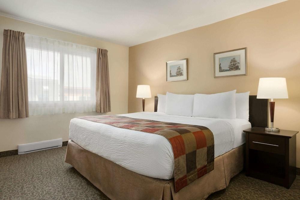 DAYS INN BY WYNDHAM MONTREAL EAST photo 4