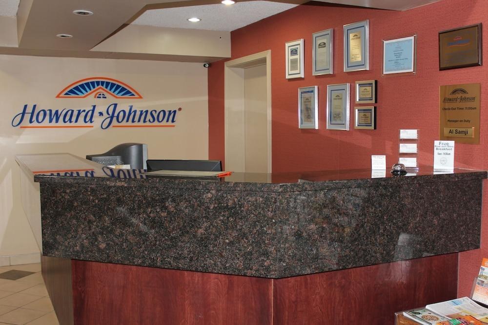 HOWARD JOHNSON BY WYNDHAM RED DEER photo 2