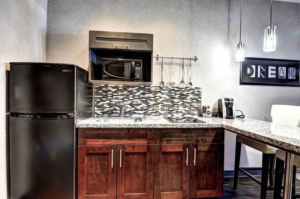 HOME INN & SUITES SWIFT CURRENT