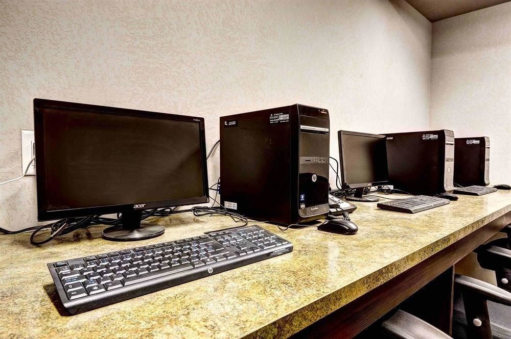 HOME INN & SUITES SWIFT CURRENT photo 1