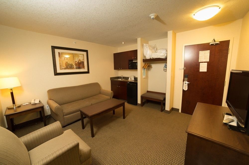 HOLIDAY INN EXPRESS HOTEL & SUITES SLAVE LAKE