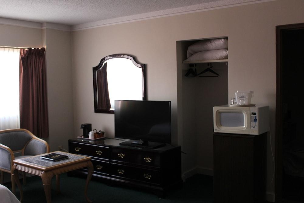 SureStay Plus by Best Western Windsor photo 2