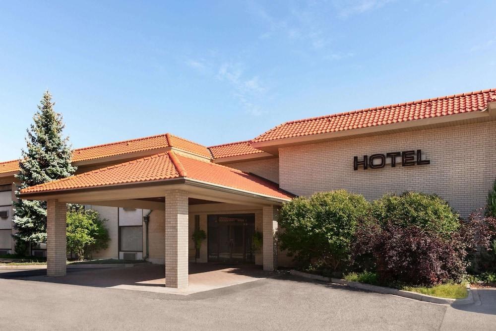 SureStay Plus by Best Western Windsor photo 4