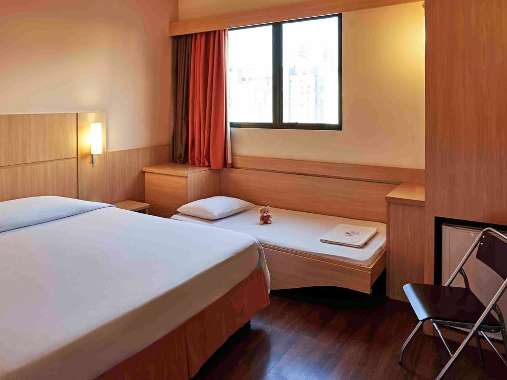 IBIS CURITIBA SHOPPING photo 1