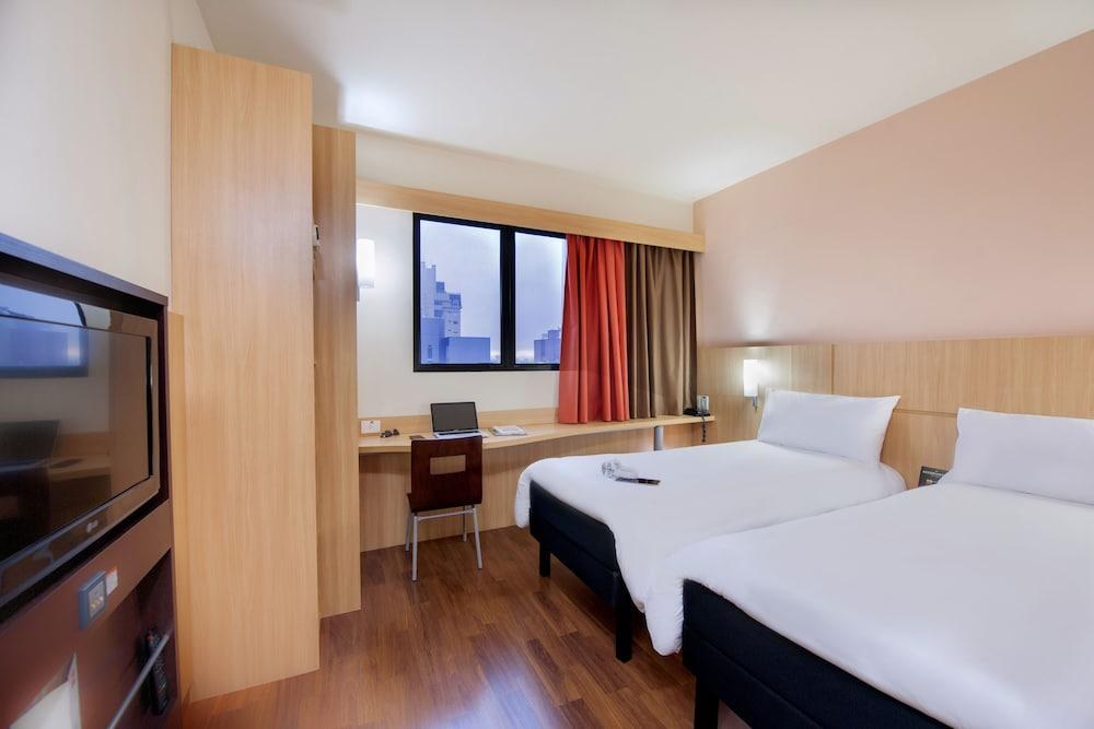 IBIS CURITIBA SHOPPING photo 2