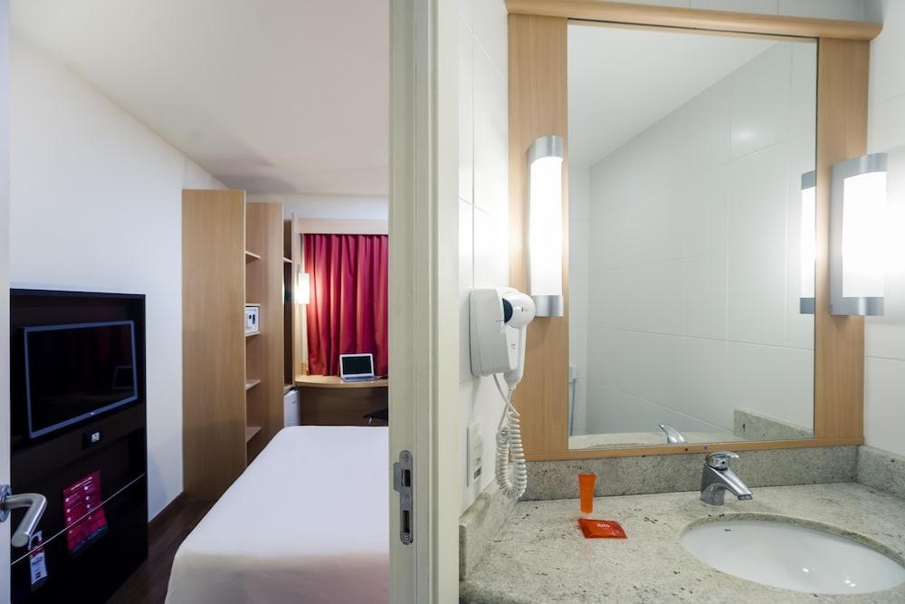 IBIS VITORIA PRAIA DE CAMBURI photo 4
