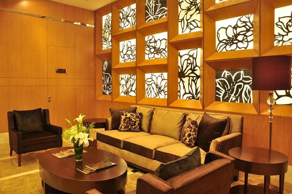 OAKWOOD RESIDENCE photo 2