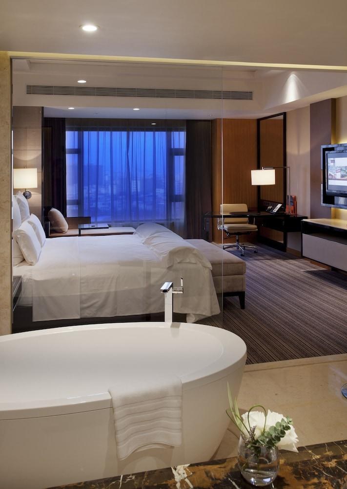 PULLMAN CHANGAN photo 2