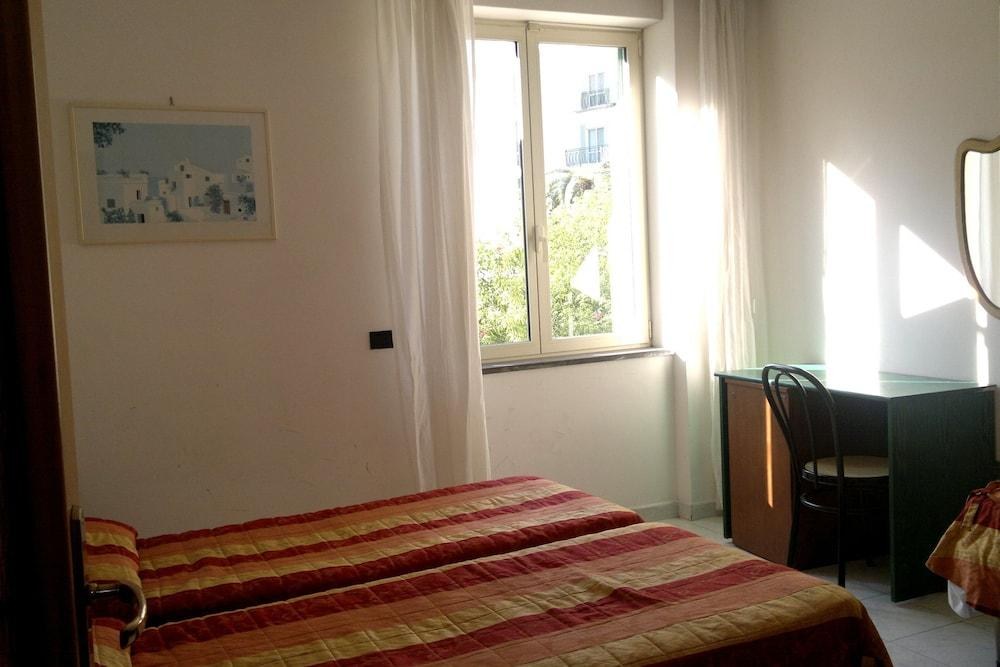 HOTEL EDEN photo 2