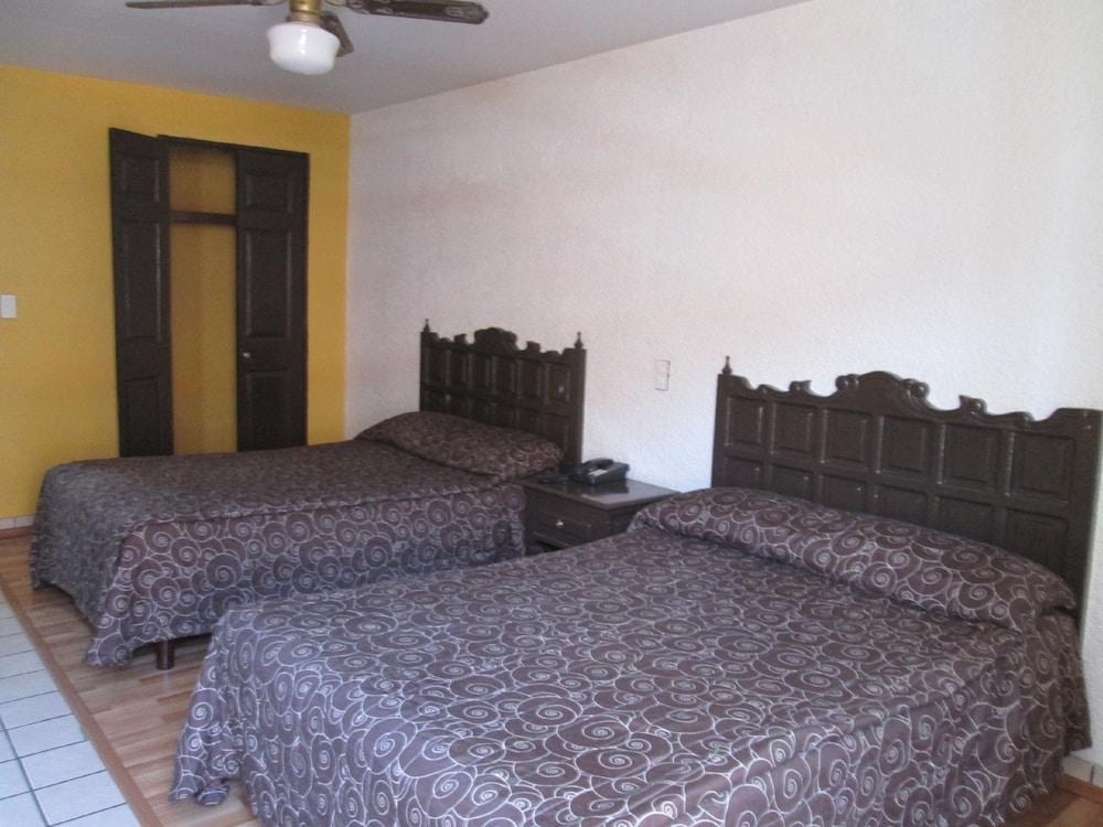 HOTEL COLON EXPRESS photo 2