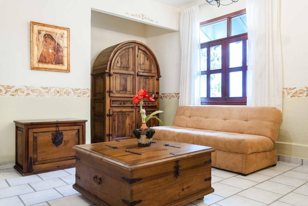 Hotel Boutique Casa Los Cantaros photo 2