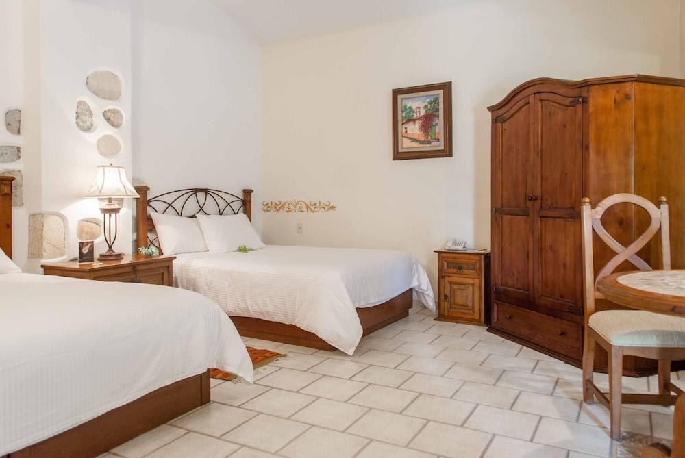 Hotel Boutique Casa Los Cantaros photo 3