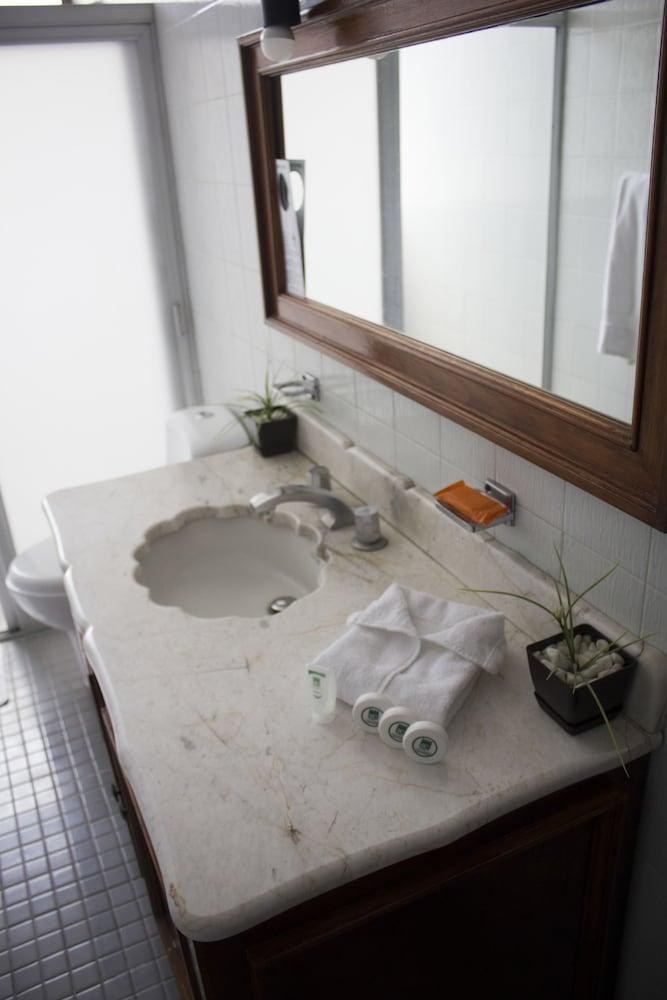 Estanza Hotel & Suites photo 2