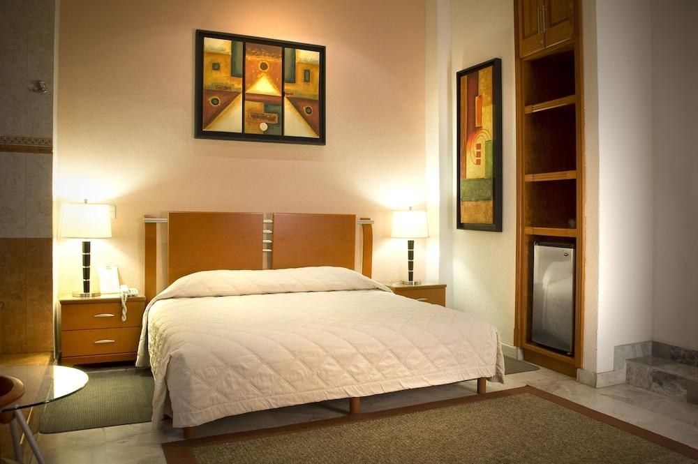 Estanza Hotel & Suites photo 3