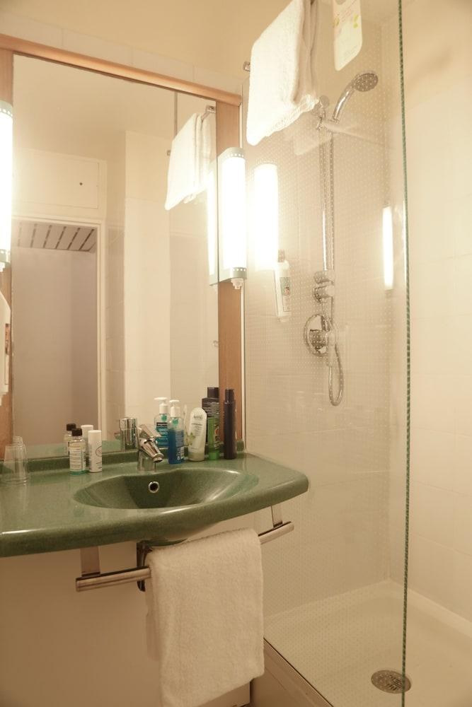 IBIS MARCORY photo 2